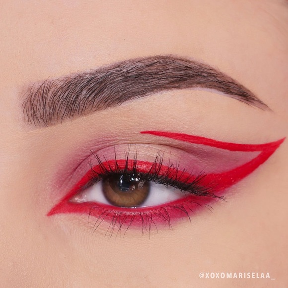 Statement Gel Eyeliner Waterproof Red Eyeliner Pencil - Picture 2 of 5